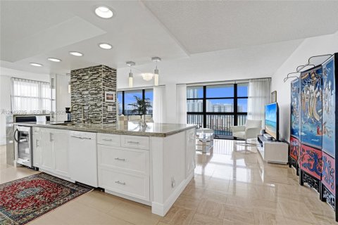 Condo in Hallandale Beach, Florida, 2 bedrooms № 2186135