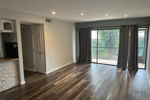 Condominio en alquiler en Saint Petersburg, Florida, 2 dormitorios, 82.22 m2 № 1903309 - foto 2