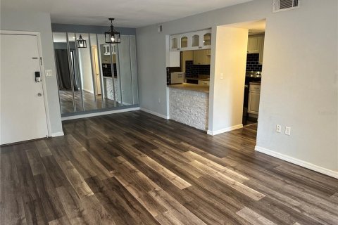 Condominio en alquiler en Saint Petersburg, Florida, 2 dormitorios, 82.22 m2 № 1903309 - foto 3