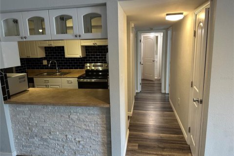 Condominio en alquiler en Saint Petersburg, Florida, 2 dormitorios, 82.22 m2 № 1903309 - foto 4