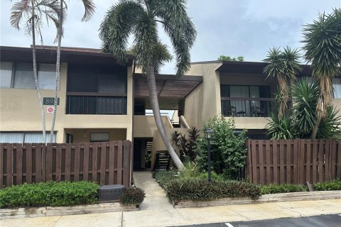 Condominio en alquiler en Saint Petersburg, Florida, 2 dormitorios, 82.22 m2 № 1903309 - foto 1