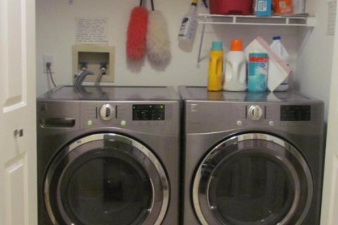 Снять в аренду таунхаус в Стьюарт, Флорида 3 спальни, 150.69м2, № 909088 - фото 1