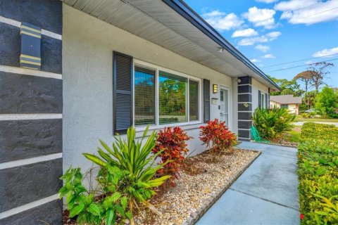 House in Venice, Florida 3 bedrooms, 147.16 sq.m. № 2118845 - photo 5