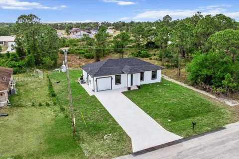 House in Lehigh Acres, Florida 3 bedrooms № 1878812 - photo 10