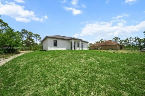 House in Lehigh Acres, Florida 3 bedrooms № 1878812 - photo 7