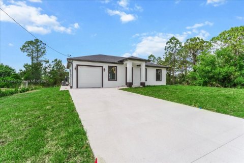 House in Lehigh Acres, Florida 3 bedrooms № 1878812 - photo 4