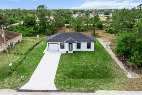 House in Lehigh Acres, Florida 3 bedrooms № 1878812 - photo 8