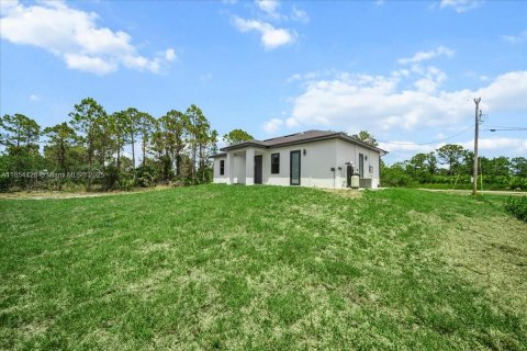 House in Lehigh Acres, Florida 3 bedrooms № 1878812 - photo 5