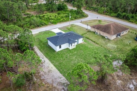 House in Lehigh Acres, Florida 3 bedrooms № 1878812 - photo 13