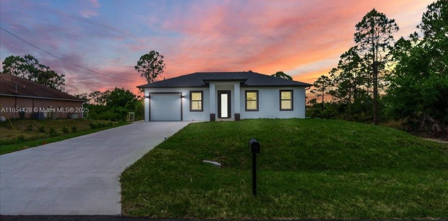 House in Lehigh Acres, Florida 3 bedrooms № 1878812