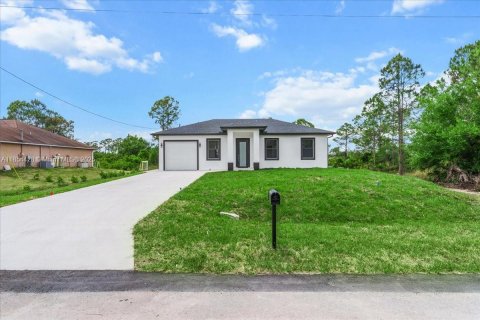 House in Lehigh Acres, Florida 3 bedrooms № 1878812 - photo 2