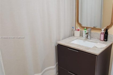 Condominio en venta en Miami Beach, Florida, 2 dormitorios, 79.9 m2 № 2076846 - foto 21