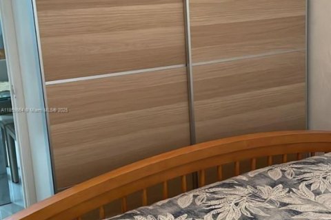 Condominio en venta en Miami Beach, Florida, 2 dormitorios, 79.9 m2 № 2076846 - foto 24