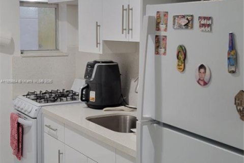 Condominio en venta en Miami Beach, Florida, 2 dormitorios, 79.9 m2 № 2076846 - foto 11