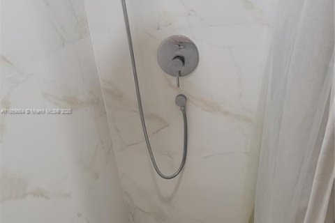 Condominio en venta en Miami Beach, Florida, 2 dormitorios, 79.9 m2 № 2076846 - foto 22