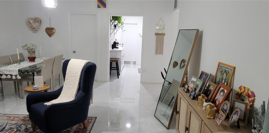 Condominio en Miami Beach, Florida, 2 dormitorios № 2076846