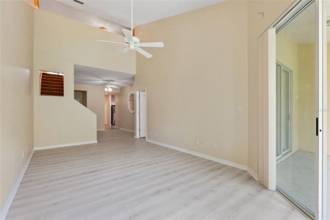 Townhouse in Largo, Florida 3 bedrooms, 157.19 sq.m. № 1803371 - photo 5