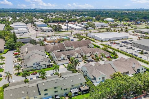 Townhouse in Largo, Florida 3 bedrooms, 157.19 sq.m. № 1803371 - photo 27