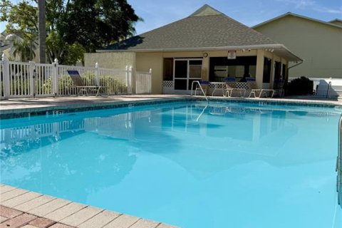 Townhouse in Largo, Florida 3 bedrooms, 157.19 sq.m. № 1803371 - photo 25