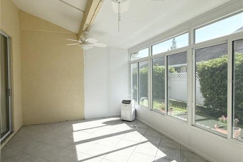 Townhouse in Largo, Florida 3 bedrooms, 157.19 sq.m. № 1803371 - photo 16