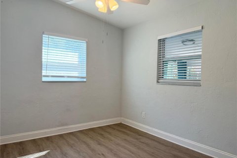 House in Gulfport, Florida 3 bedrooms, 95.69 sq.m. № 2376598 - photo 12