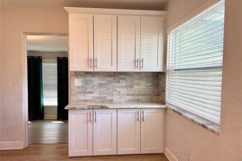 House in Gulfport, Florida 3 bedrooms, 95.69 sq.m. № 2376598 - photo 4