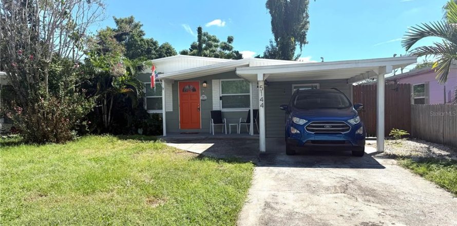 House in Gulfport, Florida 3 bedrooms, 95.69 sq.m. № 2376598