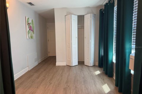 House in Gulfport, Florida 3 bedrooms, 95.69 sq.m. № 2376598 - photo 6