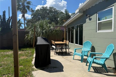 House in Gulfport, Florida 3 bedrooms, 95.69 sq.m. № 2376598 - photo 20