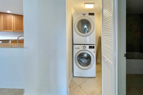 Купить кондоминиум в Корал-Гейблс, Флорида 2 спальни, 115.66м2, № 2026313 - фото 25