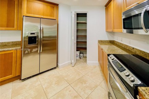 Купить кондоминиум в Корал-Гейблс, Флорида 2 спальни, 115.66м2, № 2026313 - фото 23