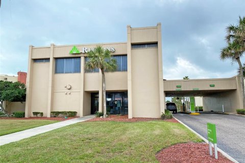 Commercial property in New Smyrna Beach, Florida 596.06 sq.m. № 1555051 - photo 9