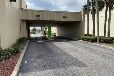 Commercial property in New Smyrna Beach, Florida 596.06 sq.m. № 1555051 - photo 12