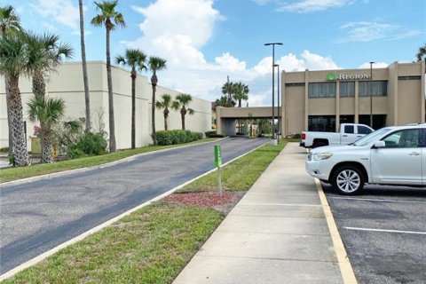 Commercial property in New Smyrna Beach, Florida 596.06 sq.m. № 1555051 - photo 8