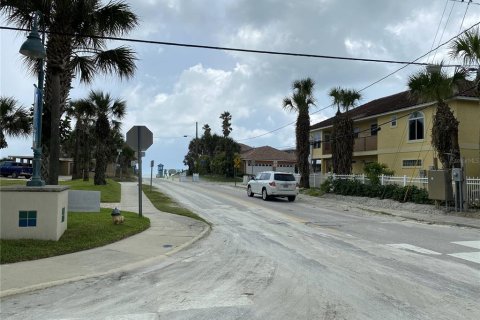 Commercial property in New Smyrna Beach, Florida 596.06 sq.m. № 1555051 - photo 11