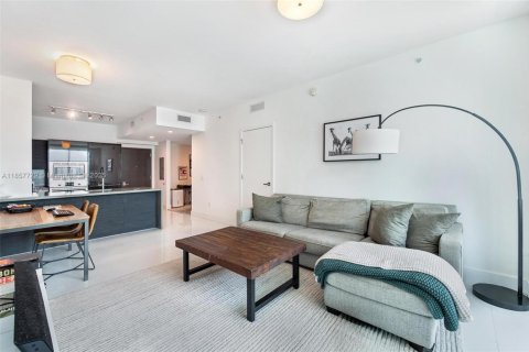Condo in Miami, Florida, 1 bedroom  № 1888920 - photo 11