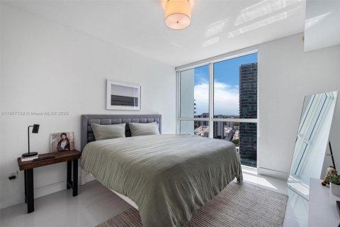 Condo in Miami, Florida, 1 bedroom  № 1888920 - photo 13