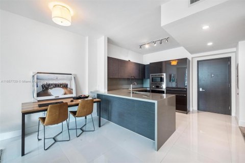 Condo in Miami, Florida, 1 bedroom  № 1888920 - photo 6