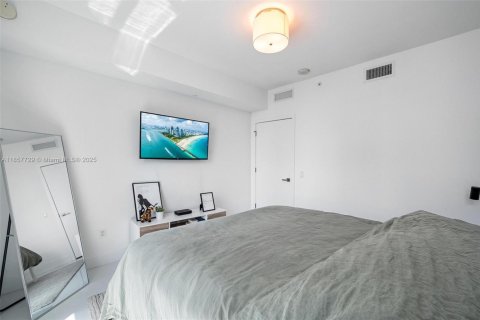 Condo in Miami, Florida, 1 bedroom  № 1888920 - photo 14