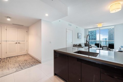 Condo in Miami, Florida, 1 bedroom  № 1888920 - photo 4