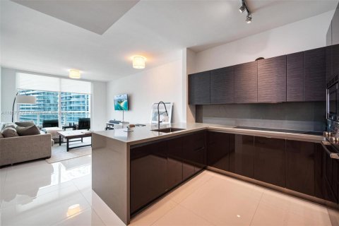Condo in Miami, Florida, 1 bedroom  № 1888920 - photo 2
