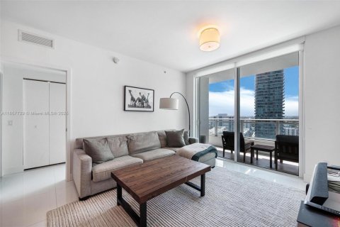 Condo in Miami, Florida, 1 bedroom  № 1888920 - photo 10
