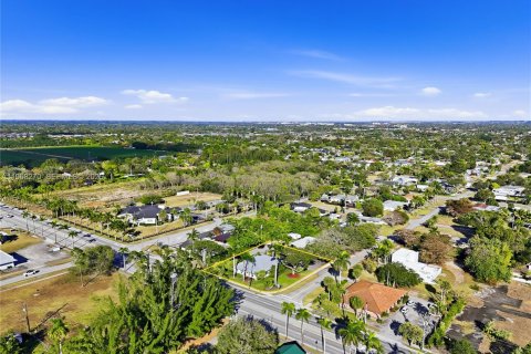 Propiedad comercial en Homestead, Florida № 2029371