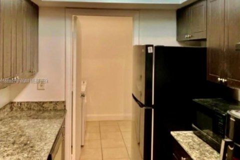 Condominio en venta en Tamarac, Florida, 2 dormitorios, 95.69 m2 № 1962529 - foto 4