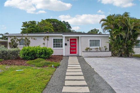 Casa en Saint Petersburg, Florida 3 dormitorios, 100.33 m2 № 2133003