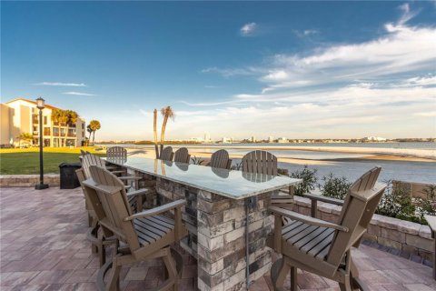 Condo in Clearwater, Florida, 2 bedrooms  № 2110305 - photo 12