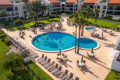Condo in Clearwater, Florida, 2 bedrooms  № 2110305 - photo 9