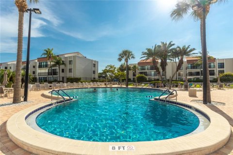 Condo in Clearwater, Florida, 2 bedrooms  № 2110305 - photo 10