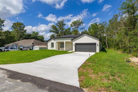 House in Dunnellon, Florida 3 bedrooms, 154.5 sq.m. № 2198569 - photo 2