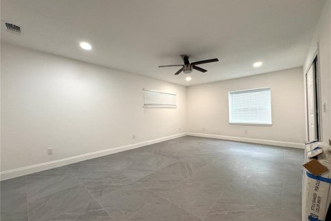 House in Orlando, Florida 3 bedrooms, 200.95 sq.m. № 1279791 - photo 11